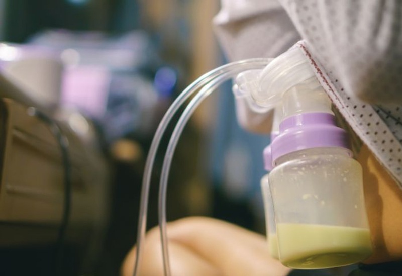 Hướng dẫn cách vắt sữa cho trẻ sinh non