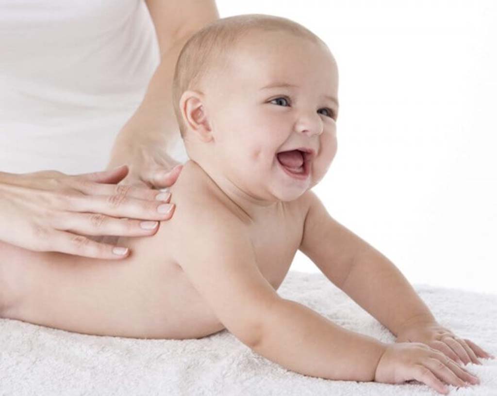 massage cho trẻ sơ sinh